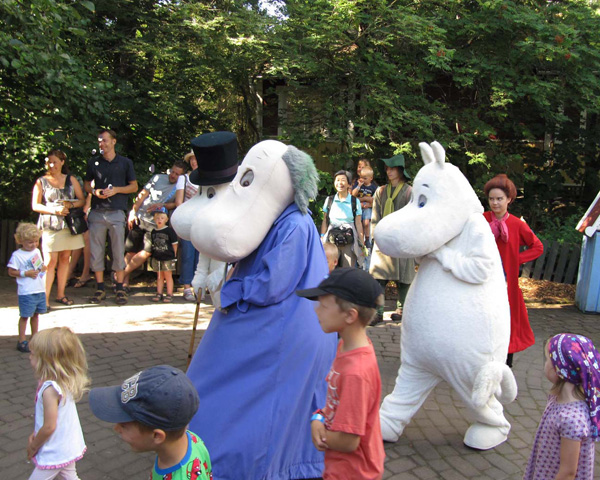 写真・ムーミンと一緒に遊ぶ