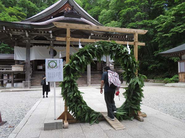 photo：戸隠中社　笹の輪くぐり