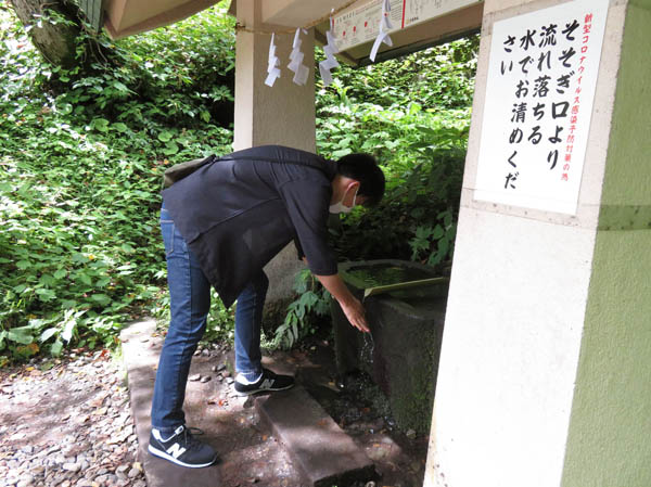 photo：奥社でお清め：戸隠