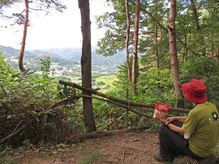 photo：アルプス展望台で休憩：茶臼山