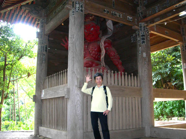 photo：仁王門「どっちが怖い？」：日向薬師
