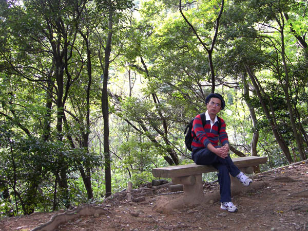 photo：山道は静か：日向山
