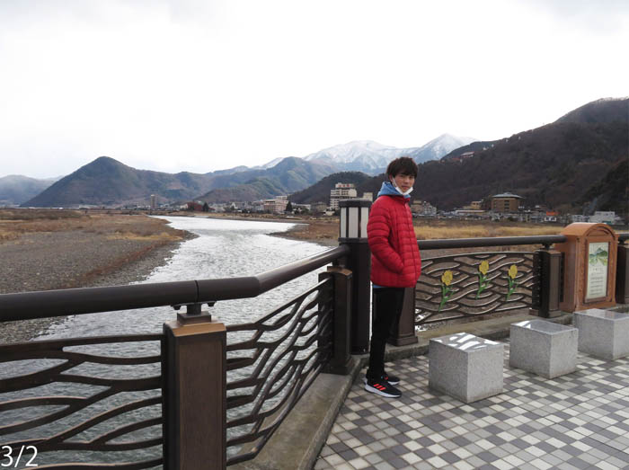 photo：千曲川の向こうに上山田温泉