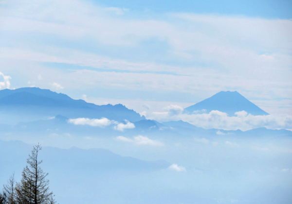 写真・富士山と奥秩父の山々
