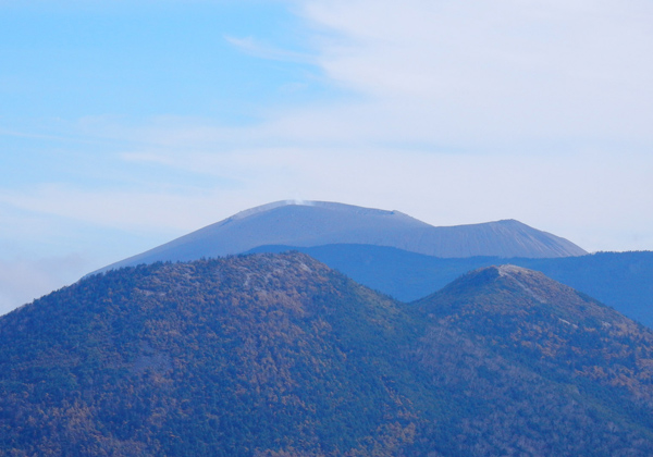 写真・浅間山の火口