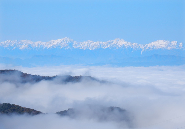 写真・白くなった後立山連峰