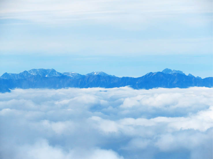 写真17奥に立山連峰、剱岳：烏帽子岳