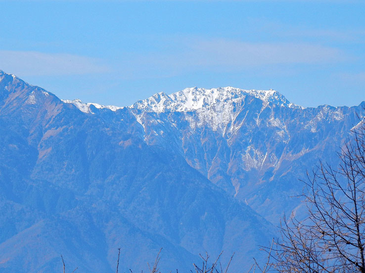 写真12立山の山頂稜線が見える