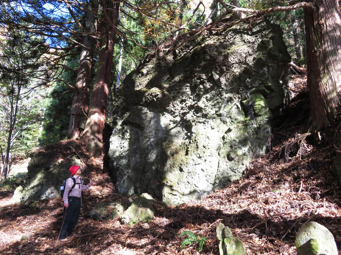 写真10地蔵岩：陣馬平山