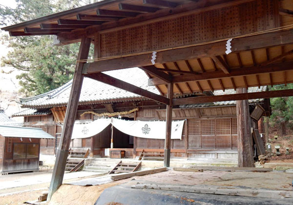 写真・坂城神社（相撲の土俵がある）