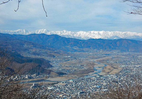 写真・北アルプス後立山連峰と千曲川