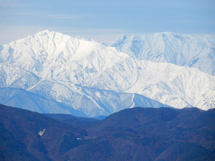 写真1八方尾根は真っ白