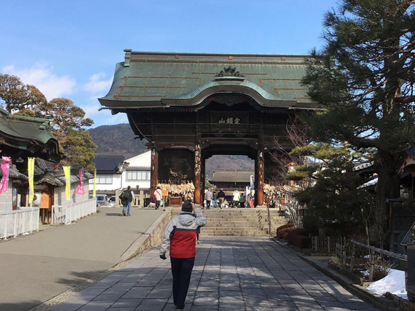 写真・善光寺さんの仁王門