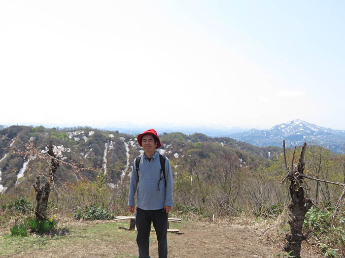 写真21山頂から米山が見える
