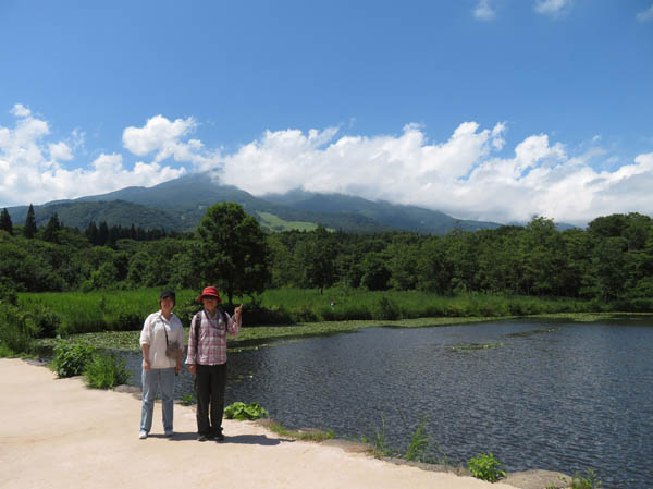 photo：頂上一体が隠れた妙高山：いもり池