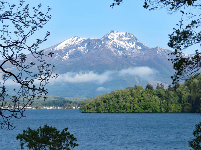 写真1野尻湖と妙高山