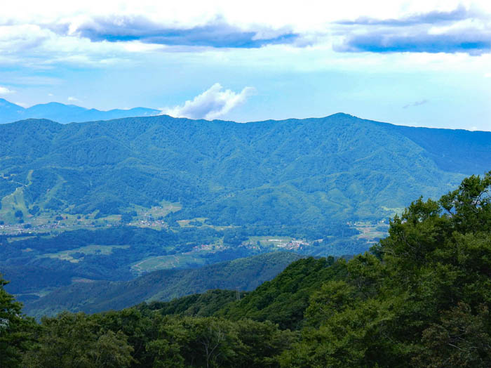 photo2信越境の関田山脈を見る