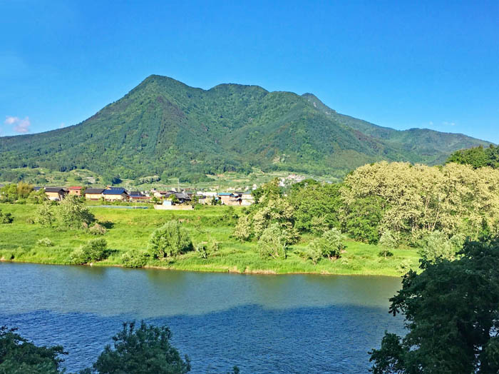 photo1高社山と千曲川