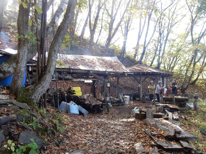 写真6炭焼き小屋