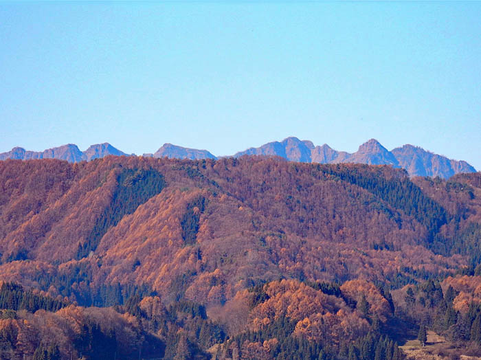 photo14頭だけ見える戸隠連峰：葛山