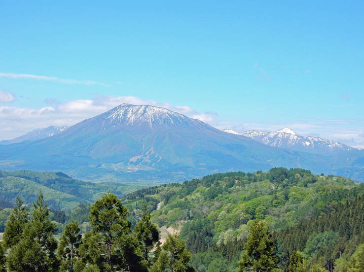 photo16万坂峠から目の前に黒姫山