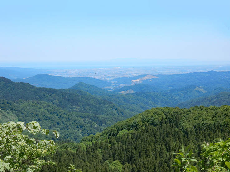 photo9遠く日本海まで：袴岳