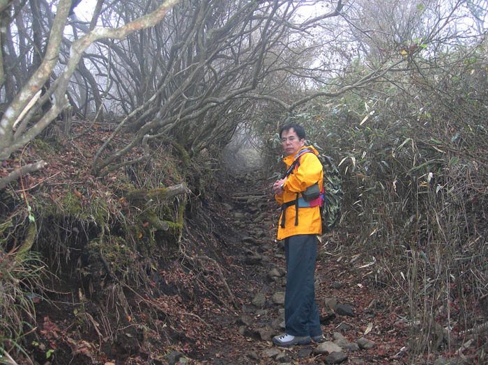 photo：えぐれた登山道：二ノ塔・三ノ塔