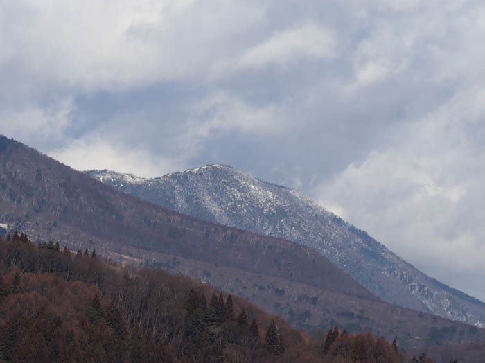 黒姫山は白い：地附山かr