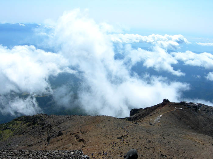 photo17雲湧く　山頂より