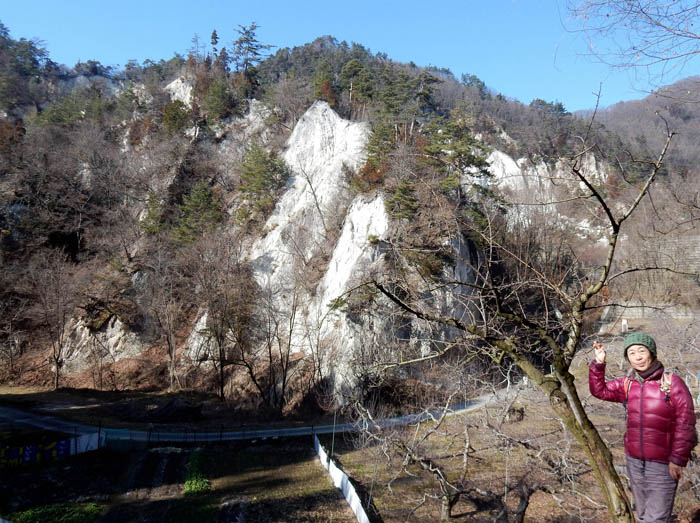 5いくつかの峰になっている白土