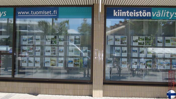写真・ナーンタリの不動産屋さん（フィンランド）