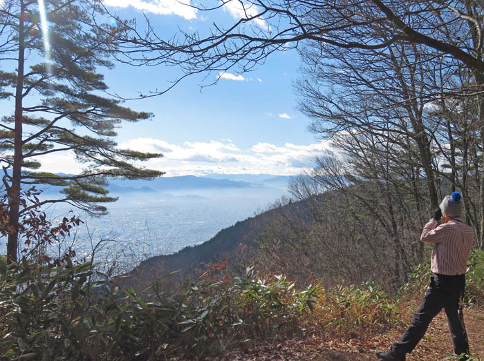 photo：善光寺平が霞んでいる：三登山