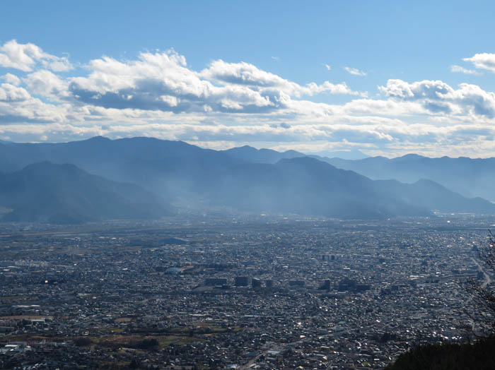 遠く蓼科山：三登山から