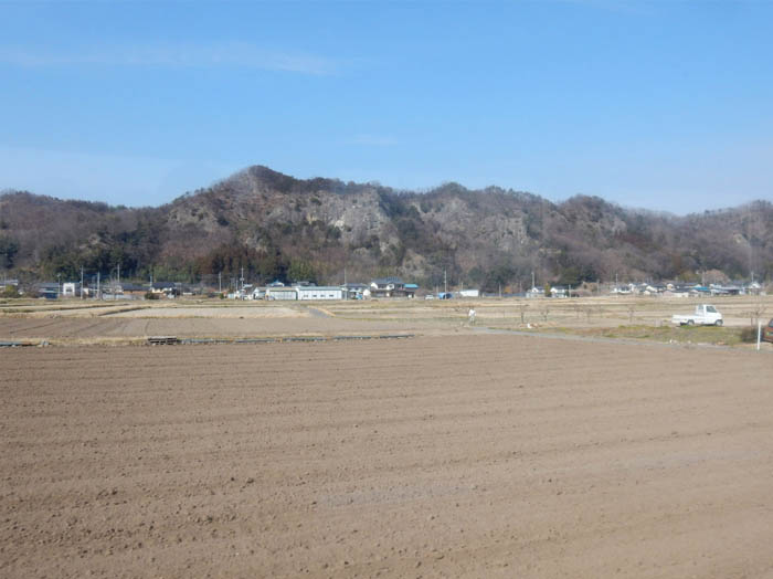 photo16神成山九連峰（電車から）