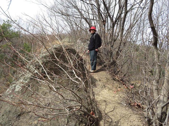 photo8大きくえぐれた痩せ尾根