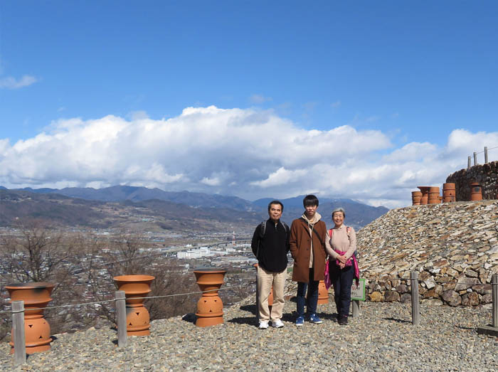 photo2森将軍塚古墳の上で