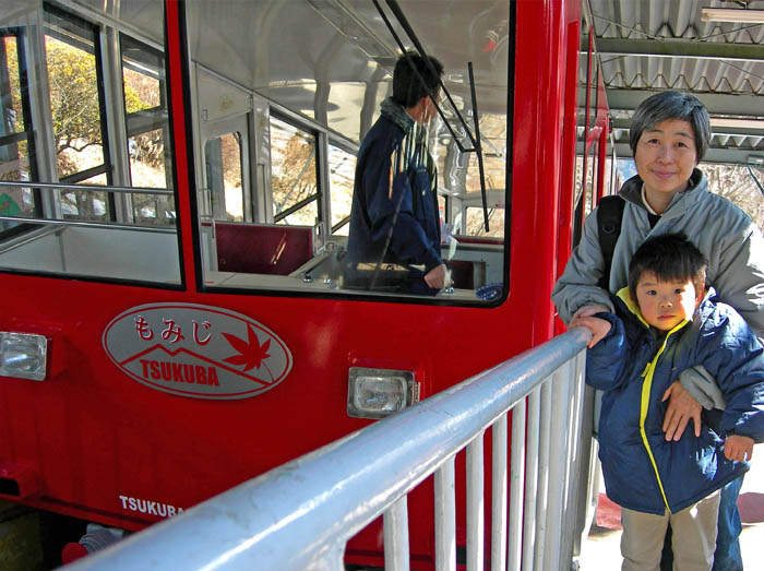 photo2ケーブルカーで登る