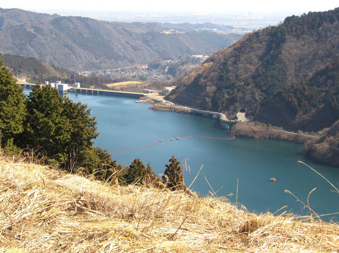 photo：綺麗なブルーに輝く宮ヶ瀬湖