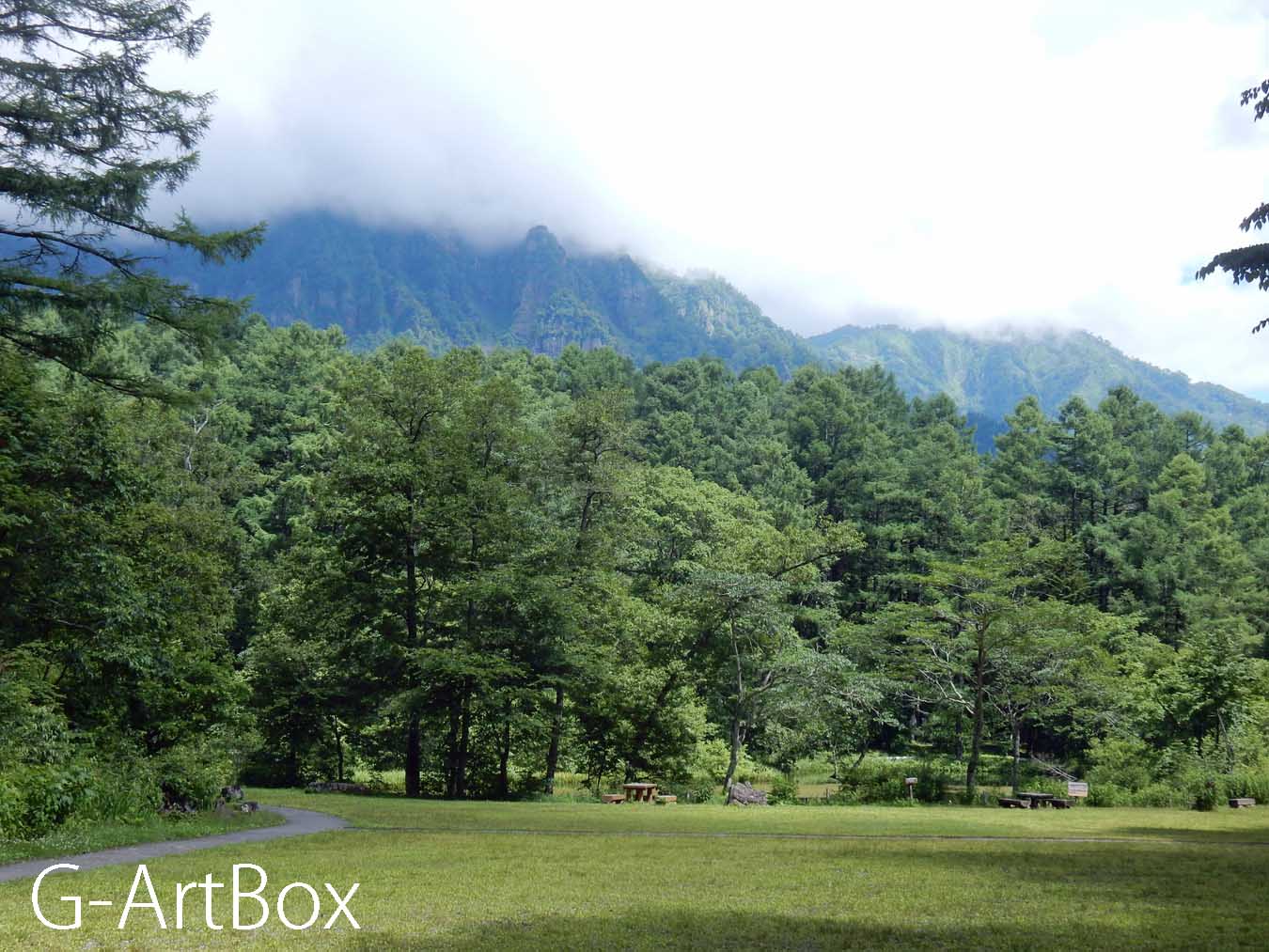 photo・雲に隠れた戸隠山（みどりが池）