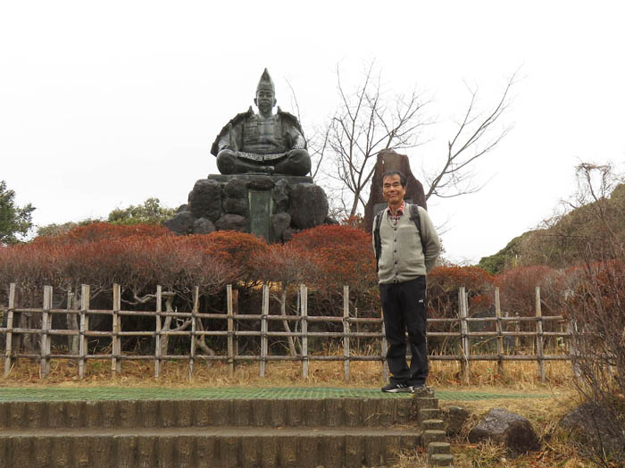 photo：源氏山山頂の源頼朝さんと