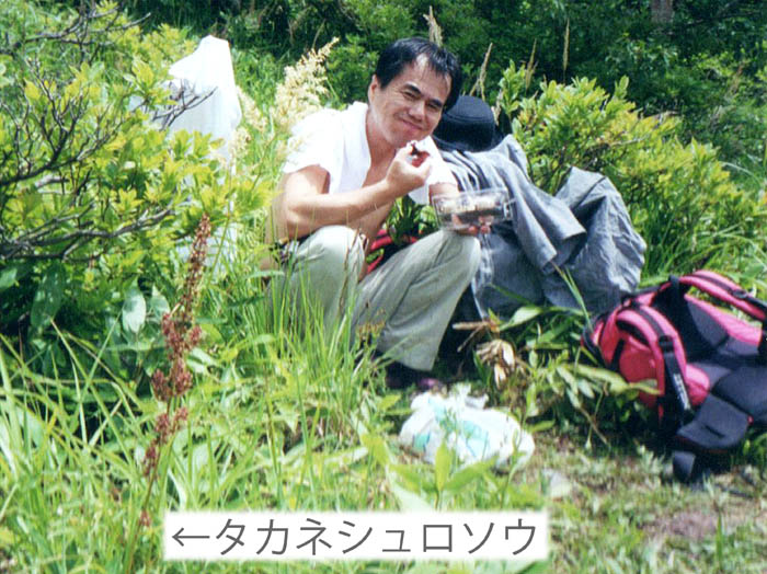 photo12花の中でおにぎり