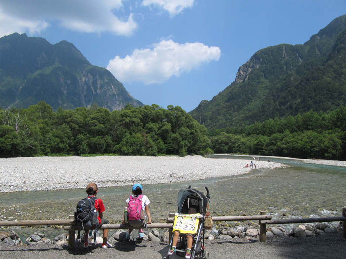 photo5梓川で/上高地
