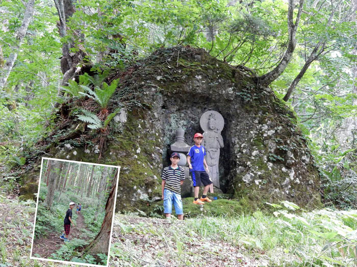 photo13森の奥にひっそり宝篋印塔