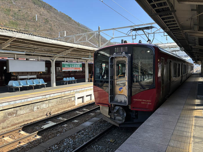 SR1車：戸倉駅