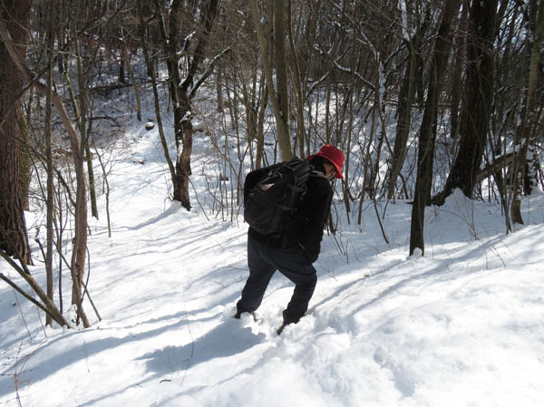 photo：階段を探りながら降りる：地附山