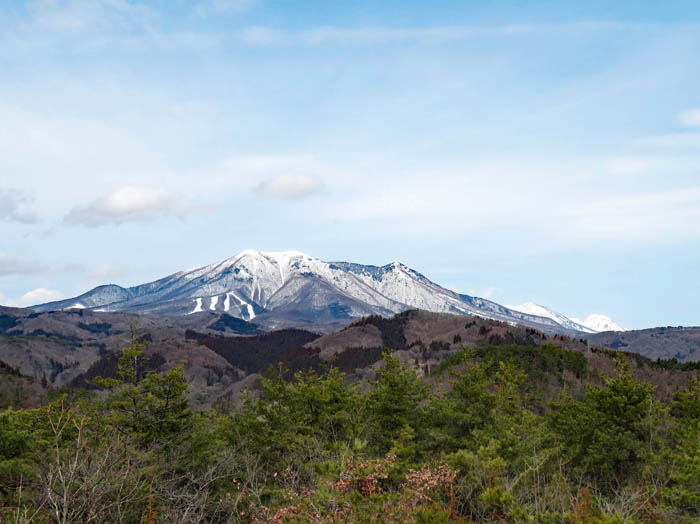 photo：淡い空に浮かぶ飯縄山：地附山から