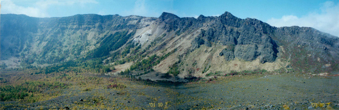 map：登山道から湯の平越しに黒斑山、蛇骨岳方面