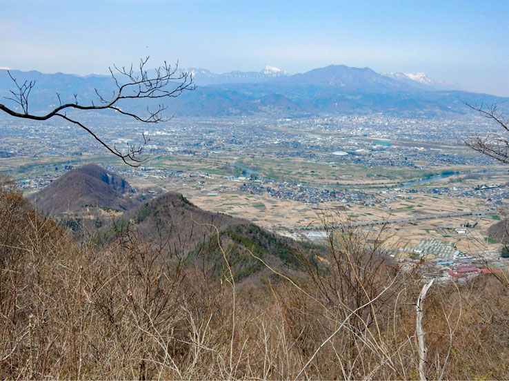写真・山頂から千曲川を見る：尼厳山から