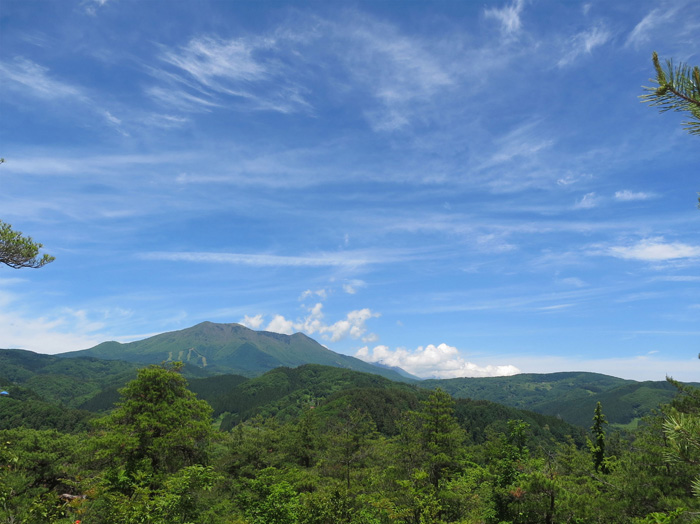 photo 飯縄山、霊仙寺山2017.6.9地附山より