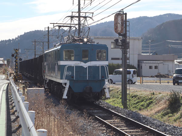デキ100型：波久札駅近く